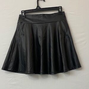 LOVE 83 Black Faux-Leather Skater Skirt – Size M – Excellent Condition(J6)✨